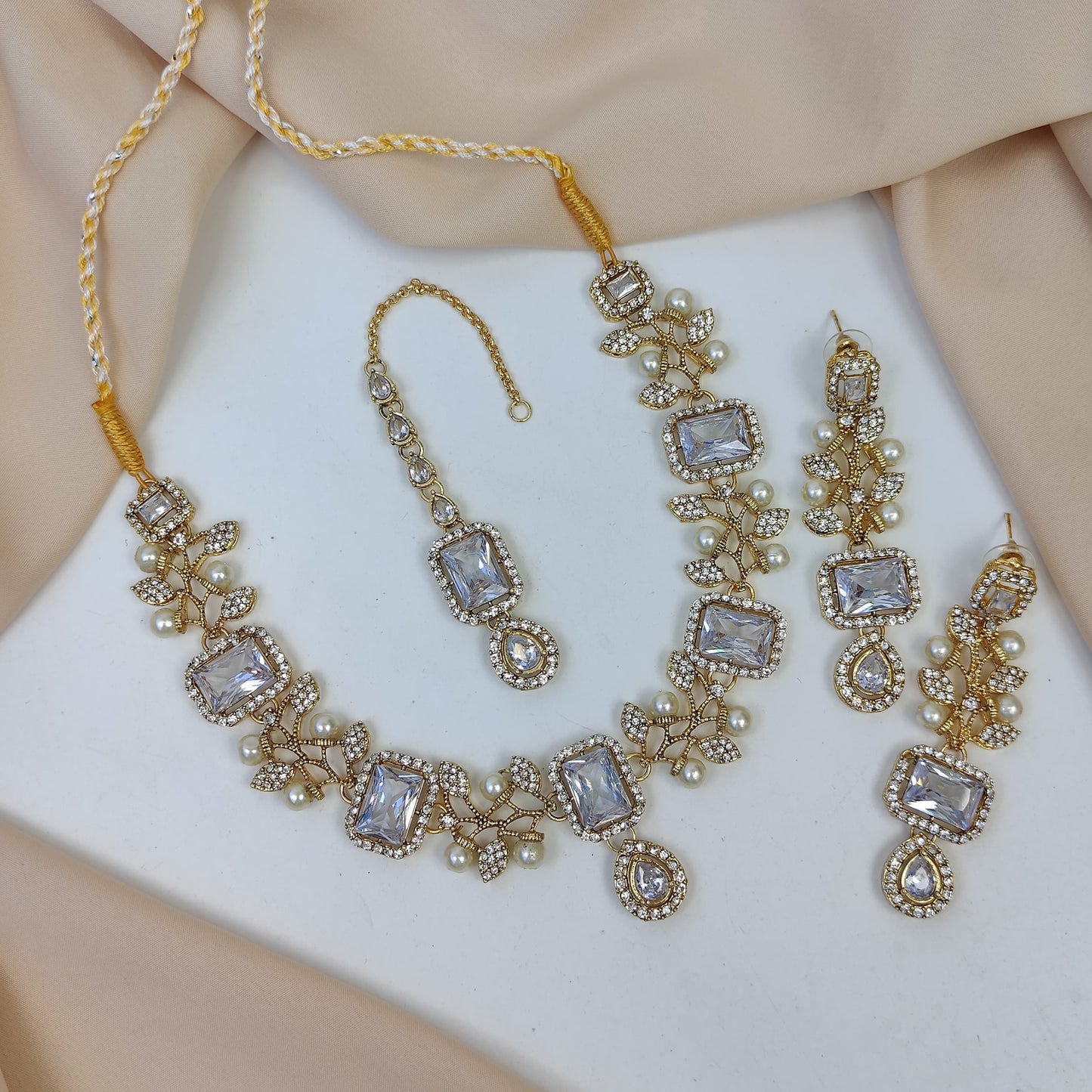 Zircones & Pearls Handmade Design Necklace Set