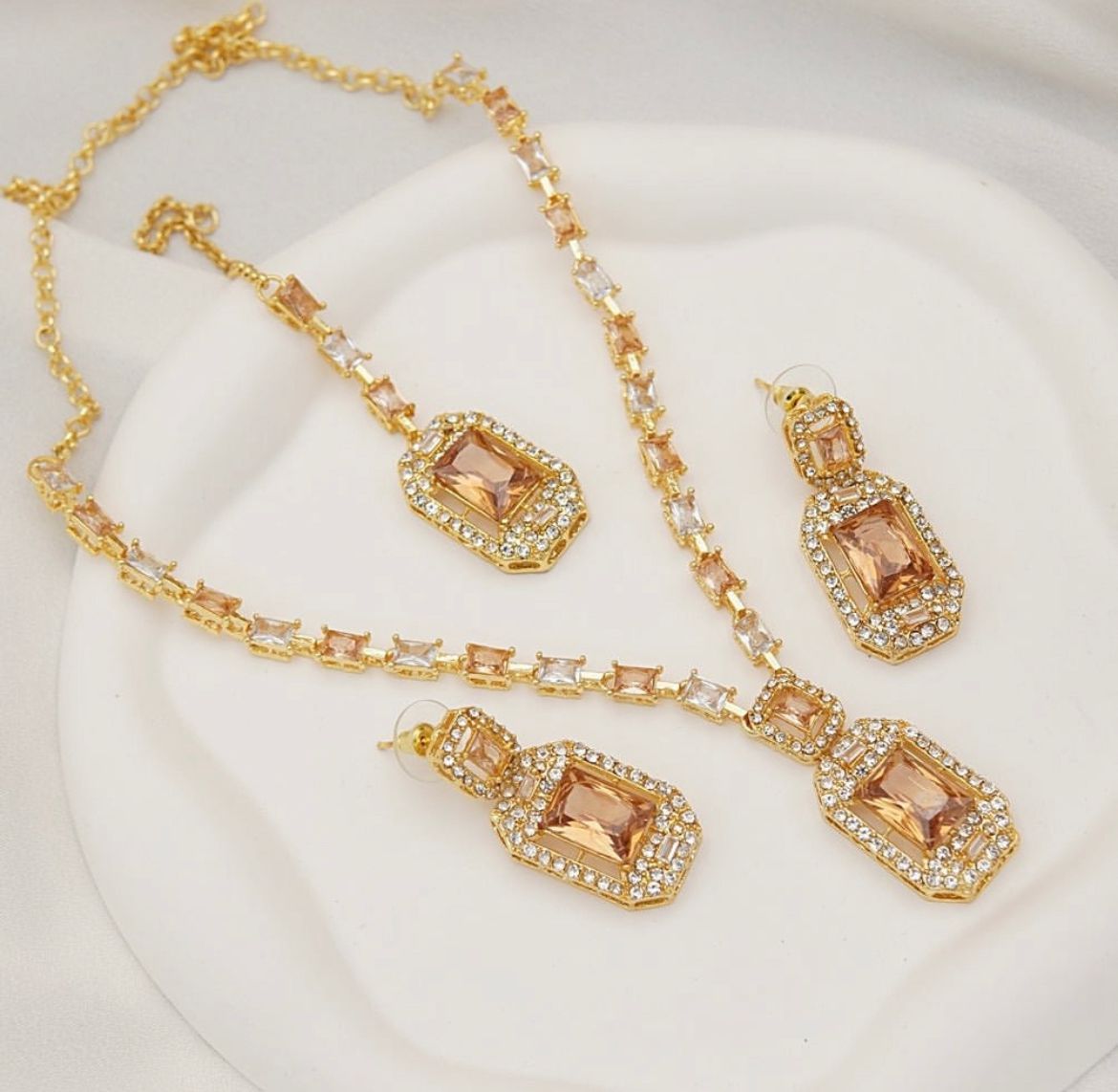 Zirconia Elegant Necklace Set – Timeless Sparkle for Every Occasion