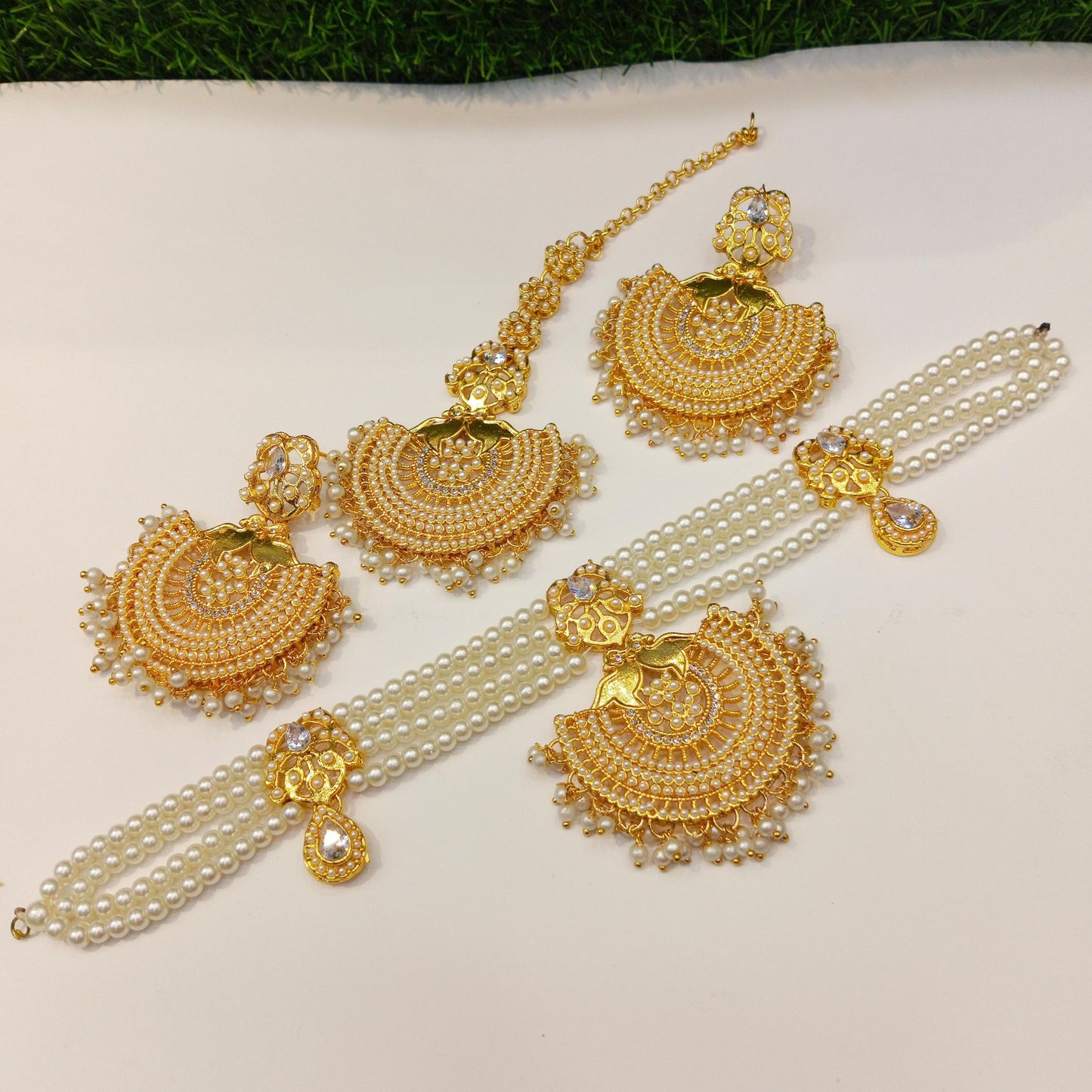 Naaz Choker – Elegance Redefined with Pearls & Beads