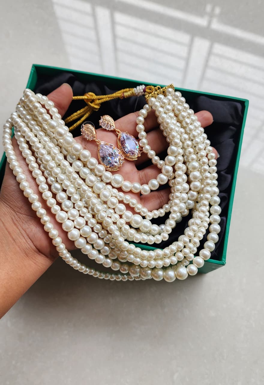 Pearl set with statement earings