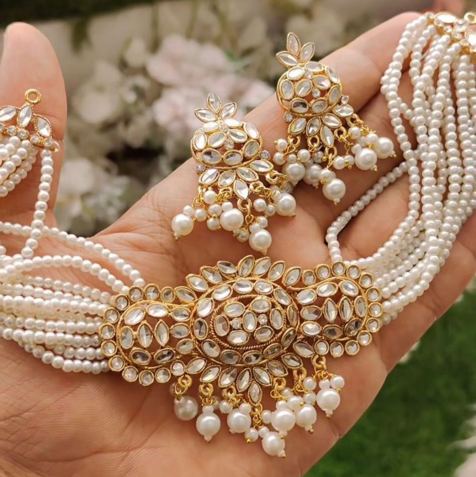 Beautiful Kundan Choker – Regal Elegance with Timeless Charm