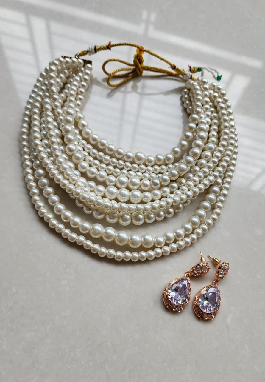 Pearl set with statement earings